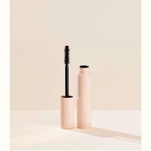 Rare beauty, perfect strokes universal volumizing mascara in black